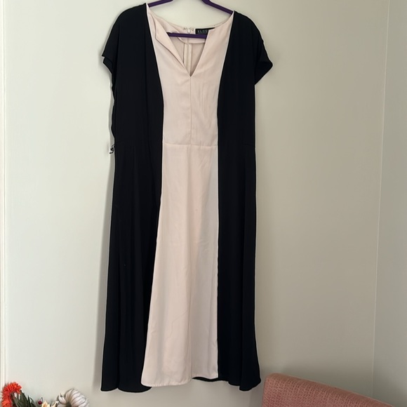 Color Blocked Midi Dress - Picture 7 of 10